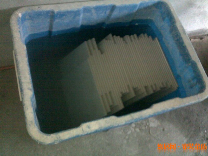 對(duì)墻面磚充分浸水