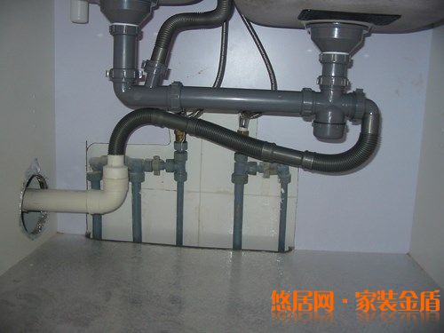 廚房水管安裝應(yīng)該注意哪些規(guī)范問(wèn)題？