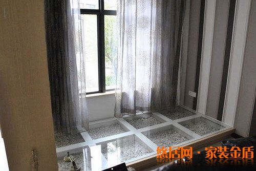 家居裝飾怎么巧妙運(yùn)用玻璃來(lái)裝飾？