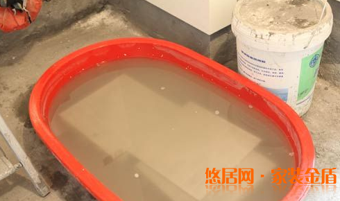 如何給瓷磚泡水？